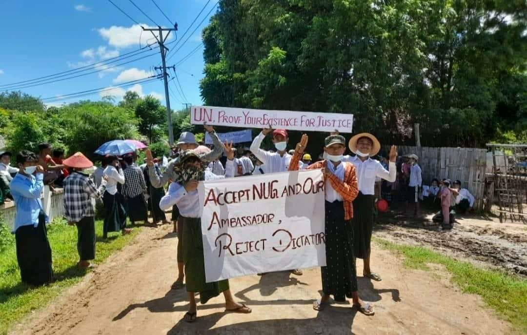 TTFR__Myanmar's tweet photo. Pro-democracy people from Khin U rallied and took a stride with their great momentum to voice out their strong opposition towards military dictatorship.   #2022Sept22Coup #MyanmarLivesMatter #WhatsHappeningInMyanmar https://t.co/0XVjDNZUSJ