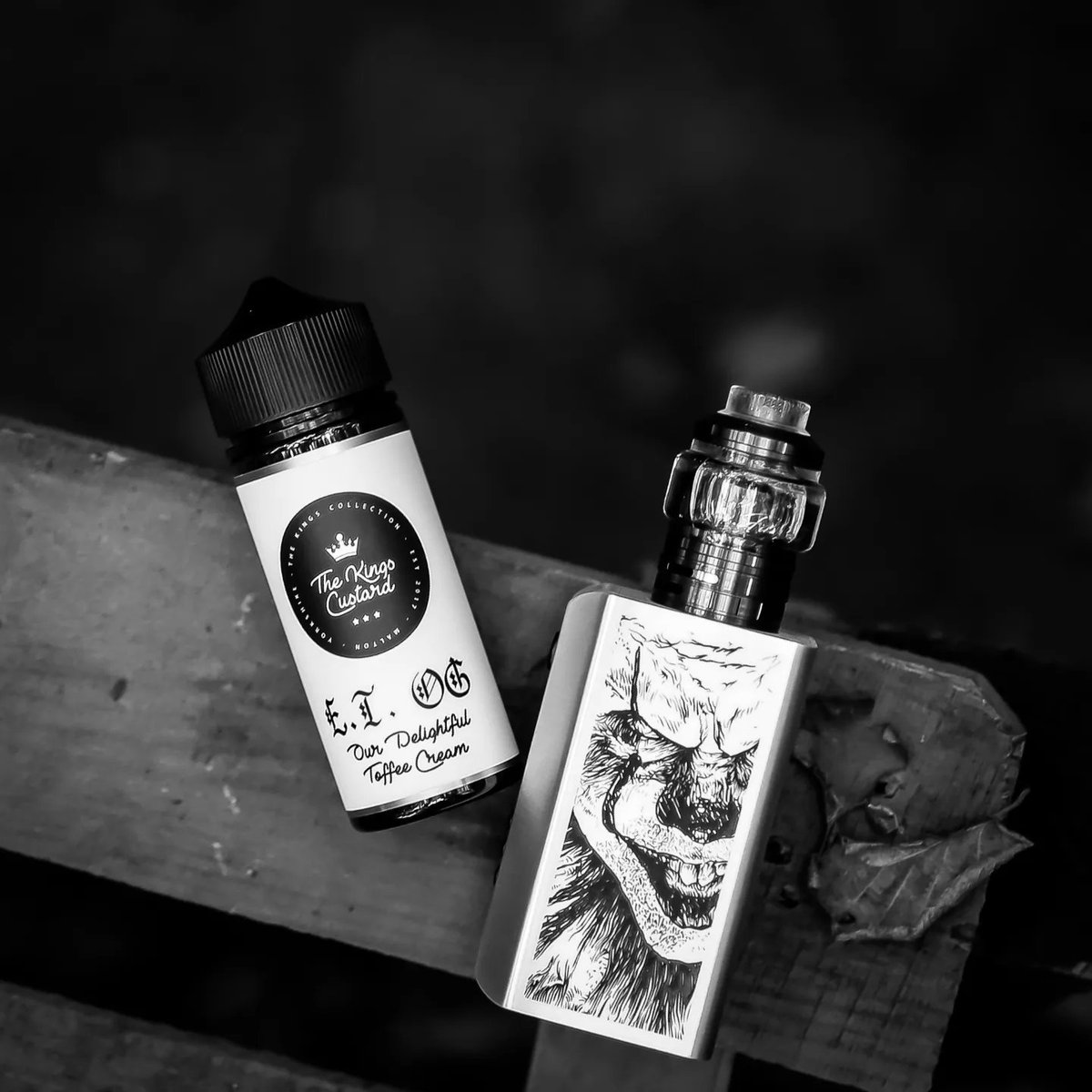 📸:@twigec4ever_tvc with a beautiful shot of our E.T O.G 

THE KINGS COLLECTION E-LIQUIDS WITH OR WITHOUT NICOTINE IS FOR ADULT USE ONLY!

YOU MUST BE LEGAL VAPING AGE IN YOUR COUNTRY/REGION/STATE (21-U.S.A 18-U.K.