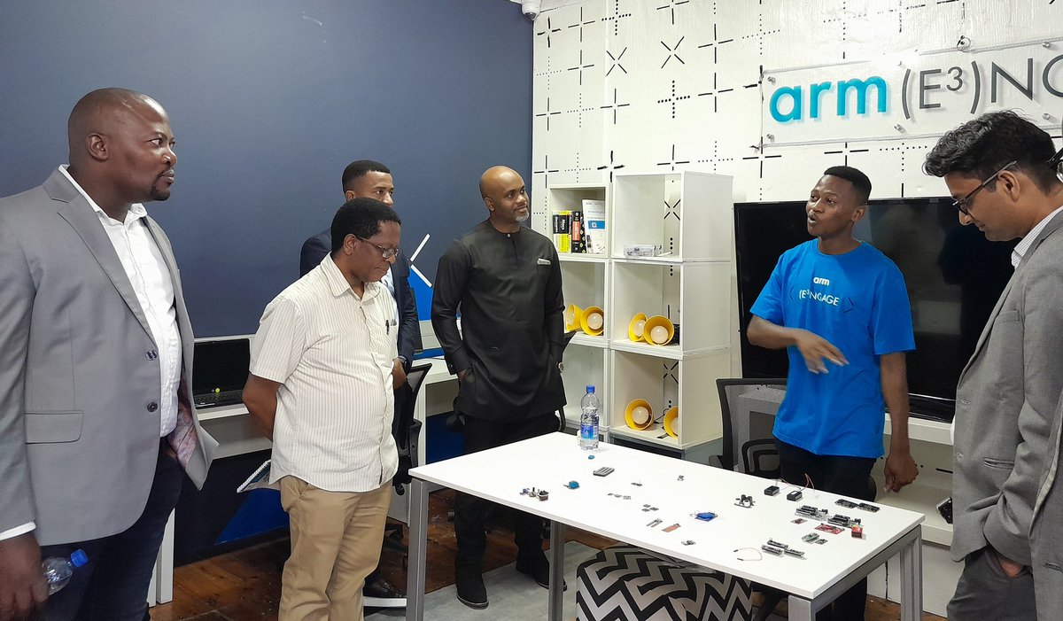 TheCortexHub's tweet photo. Gerald Sihlangu gives a demo in the @Arm Ecosystem Lab where he is joined by @andile_ngcaba Stephen Ozoigbo from @Arm, Pramod Venkatesh from @inq_Edge among other guests. 

#onarm #cortexhub #armengage https://t.co/CeQx1pWhZC