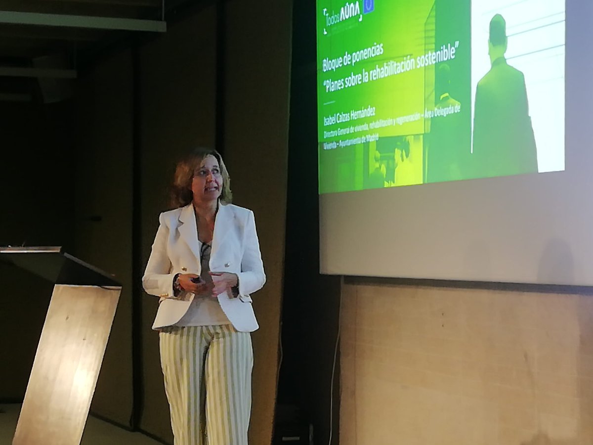 #AUNAFORUM: Isabel Calzas, directora de #TransformaMadrid <a href="/advivienda/">Área Delegada de Vivienda</a> presenta los planes de #rehabilitacion que están llevando a cabo desde el consistorio así como herramientas que ponen al servicio de la ciudadanía