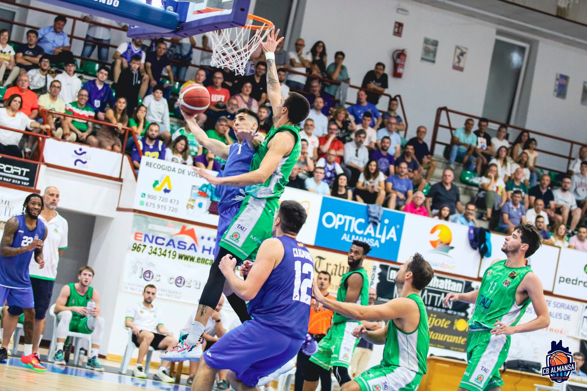 CBAlmansa's tweet photo. Te traemos algunas de las imágenes del tercer partido de la #PretemporadaCBA ante @TAUcastello.

Buena noche pasamos en #LaBombonera, ¿verdad? 😎

📸: @rafa1593 
🔗: https://t.co/VioySu0CIq

#JuntosSomosMásFuertes #LaFuerzaDelEquipo https://t.co/XvGxzDbNTJ