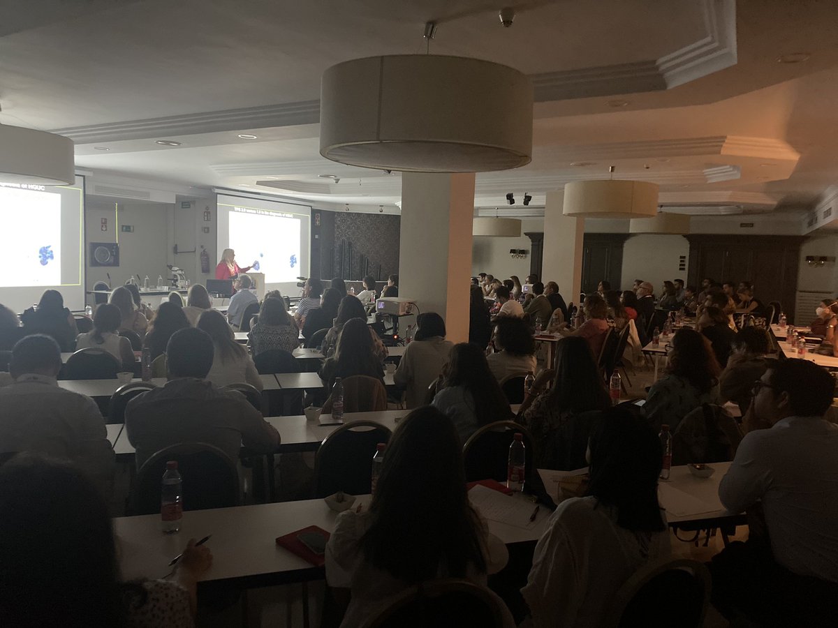 SECitologia's tweet photo. 🔬📑🦁💎Citopatología de orina y de tiroides durante la Reunión bianual de la #SEC2022G con @sza_jhcyto y @MerceJorda1 100% concentración 🙌🏼🙌🏼#cytopath https://t.co/ZgVo846LUO