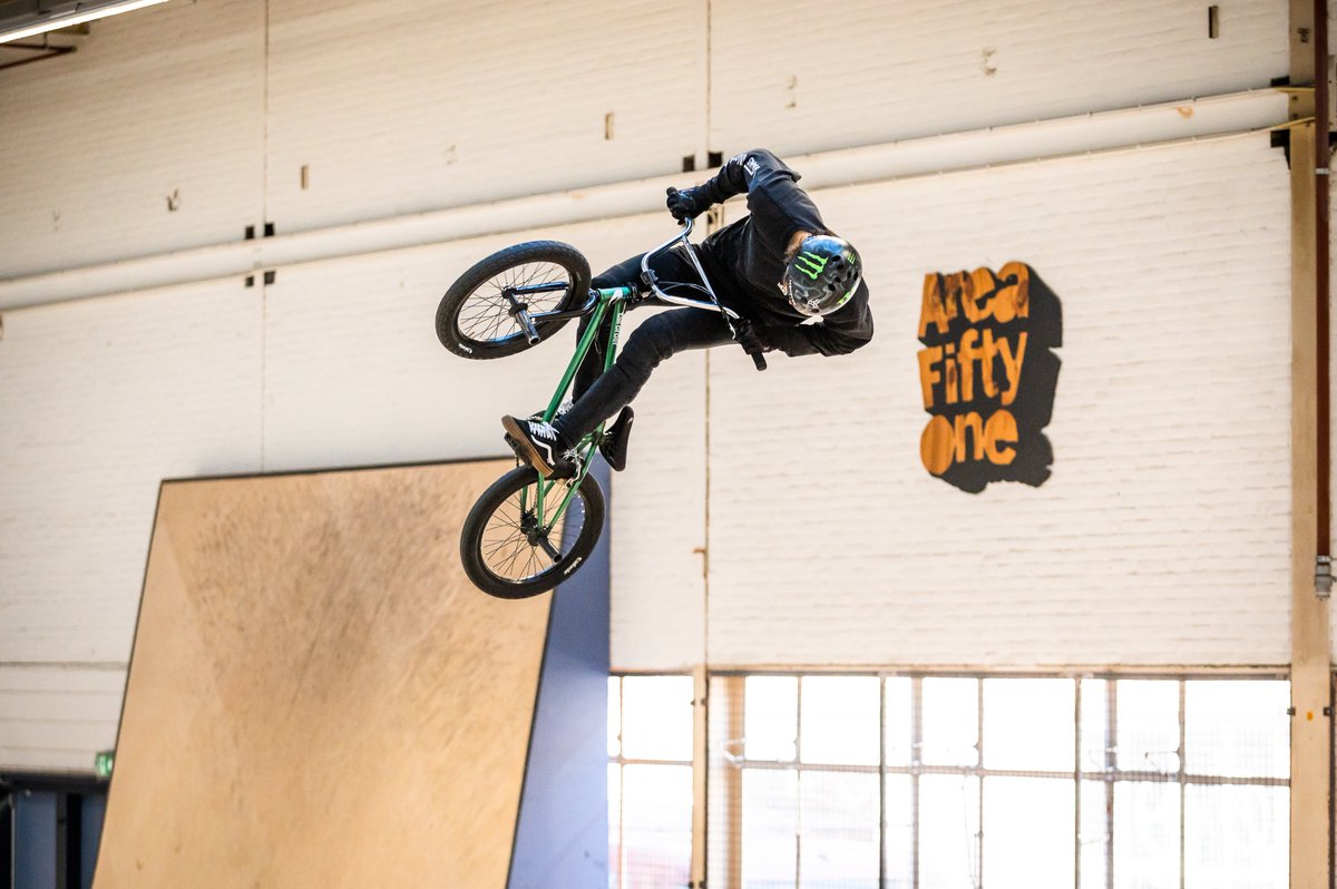 Na aandacht voor de fieldlabs voor turnen, zwemmen en voetbal is het nu tijd om ook een blik te werpen op de innovaties binnen de urban sport. We spreken met <a href="/HarmenBbosch/">Harmen Bijsterbosch</a> en <a href="/TomBoogaart/">Tom van den Boogaart - making Bernband</a> over innovaties in de BMX sport.👇
brabantsport.nl/nieuws/brabant…

#brabantsterkerdoorsport