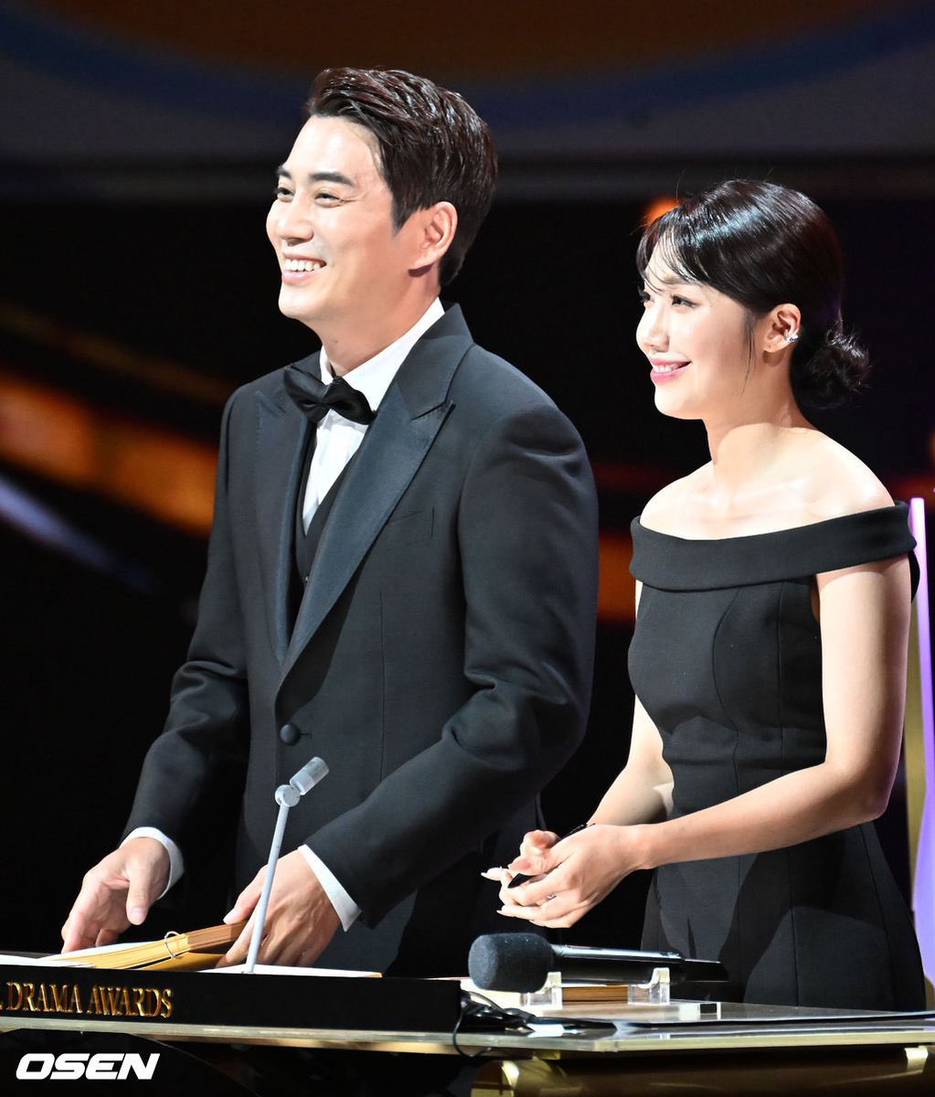 eunjiverse's tweet photo. Seoul Drama Awards today. 🖤 https://t.co/WQlPyavqFb