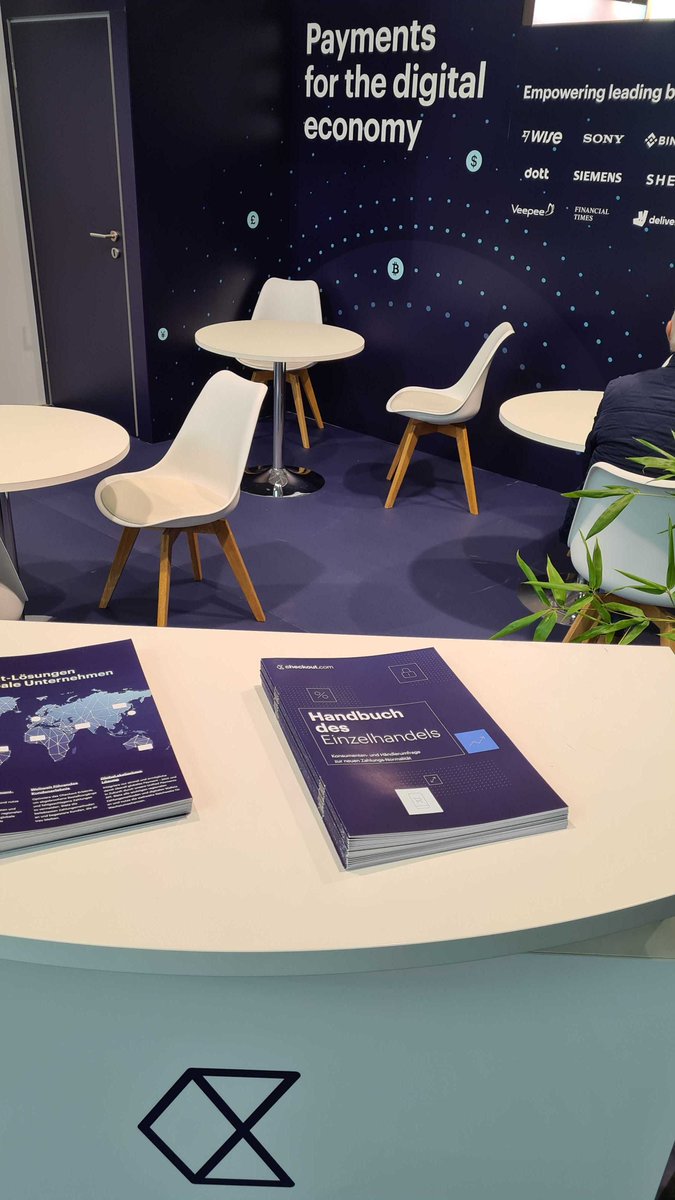 Checkout's tweet photo. Hello @dmexco 👋

We've just launched our Retailer’s Handbook with fresh insights on German consumer attitudes to ecommerce 👀

Head to Booth E010 to get your exclusive copy.

And hear from our CMO, @leelasrin and @EllenKuder on the Blue Stage at 3:10pm 🎤 #DMEXCO22 https://t.co/HgHxejCUJI