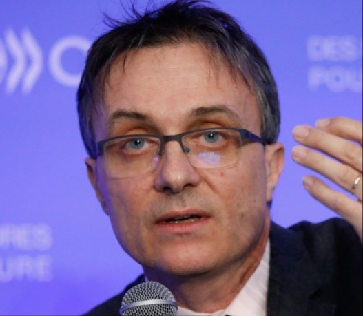 iza_event's tweet photo. 📢LIVE in 30 min | @AndreaBassanini: In many European countries, labor market #concentration not only depresses wages but also the chances of being hired on (or converted to) a permanent contract.
👉https://t.co/WXUikV2ykB @OECD_Social #izaLaborMarket @FCingano @YVgeorge @paofal https://t.co/rcw5HypP05