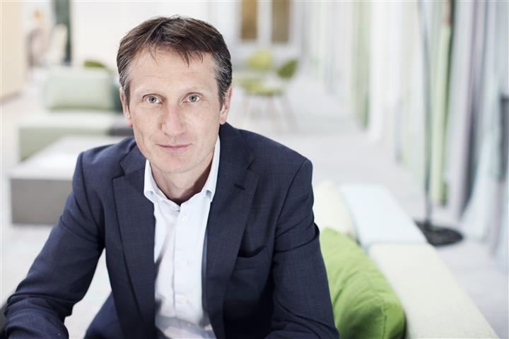 Bestuurder <a href="/HarroZanting/">Harro Zanting</a> neemt afscheid van Dudok Wonen en gaat naar <a href="/wooncompas/">wooncompas</a>. ‘Harro heeft 'n organisatie gebouwd die mensen helpen die tussen wal en schip vallen. Middenhuur en In Between Places zijn hier voorbeelden van’, zegt <a href="/wdvleeuwen/">Willem van Leeuwen</a>
 van de RvC bit.ly/3dx6rdE