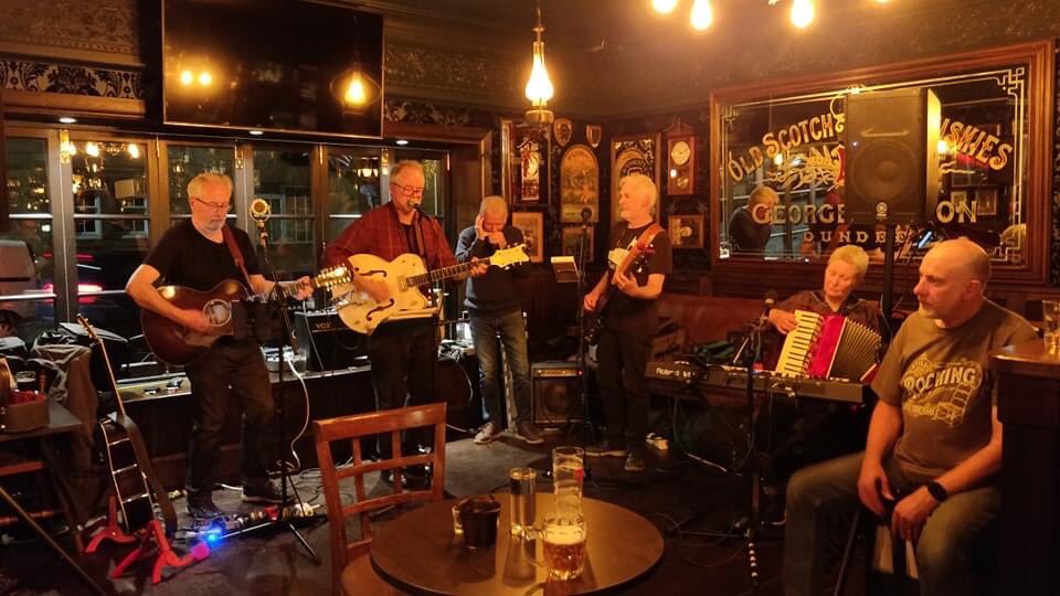 thechillidogs's tweet photo. Tonight @thechillidogs will be playing Country Blues Americana @Canonsgait from around 9.15 till just before midnight. https://t.co/nC4mHthaWy