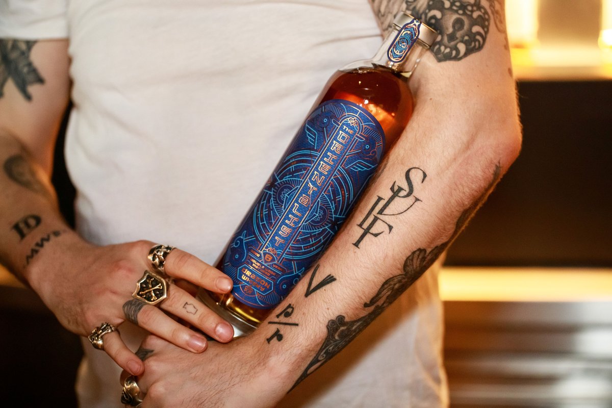 orientalist_xyz's tweet photo. On the 5th/Sept we marked our Global Launch in the UK with a launch party at Silverleaf Bar, where we partnered with Little Red Door Paris for exclusively curated cocktails for the night. 
Here's how the big smoke welcomed us!🍸
#theorientalistspirits #top50bars #drinkresponsibly https://t.co/LfloRROBdY