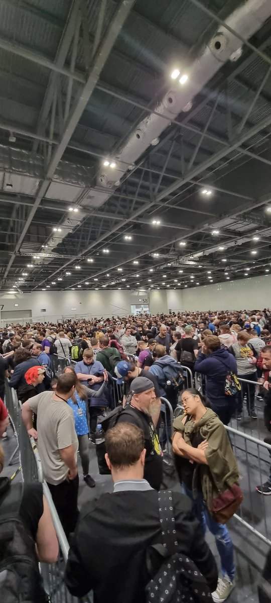 ModernCoding's tweet image. Goodluck to the people at the back still waiting to go in at the front of the que #egx2022 #eurogamer