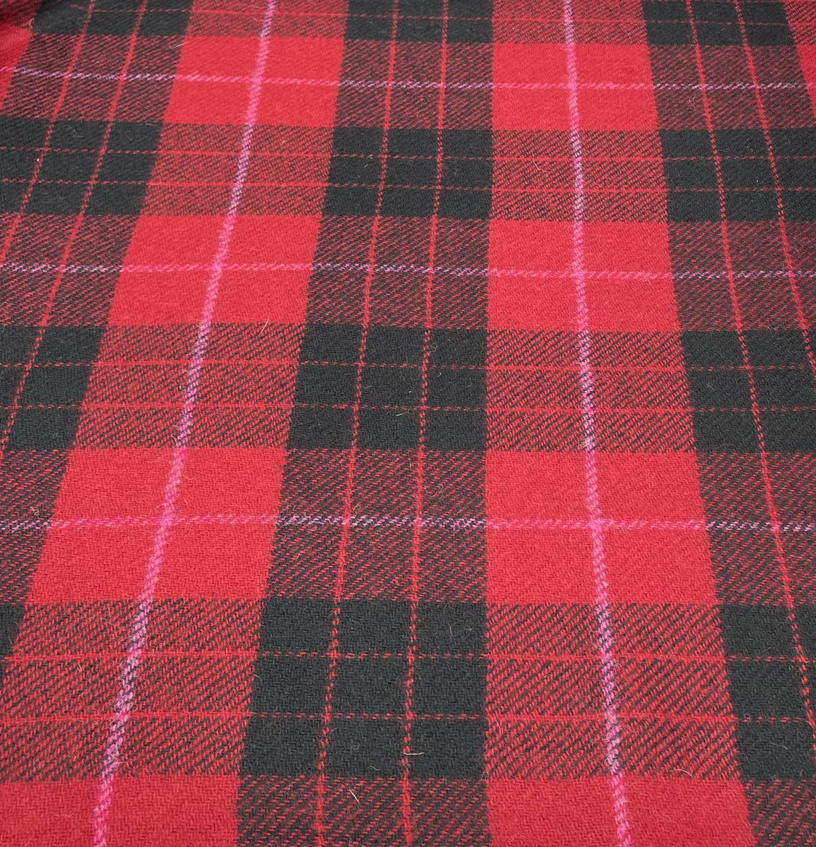 KabbaniTextiles's tweet photo. 100% Shetland Wool, Tweed Fabric, Upholstery, Cushion Covers,  by KabbaniTextiles https://t.co/TMgDXrbM2t via @Etsy 

Perfect for any upcoming projects from making a new winter jacket or revamping old furniture.

#madeinengland #wool #red #black #upholestry #jacketing #patchwork https://t.co/EOSiIpGjfR
