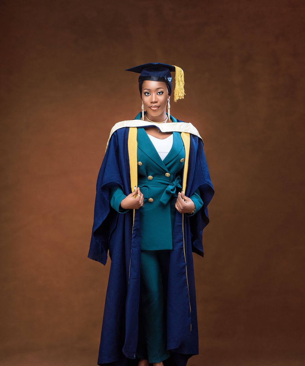 __rieyam's tweet photo. I personally would like to thank *me*
for getting to this point🎓🎓 https://t.co/k76QpNBaak
