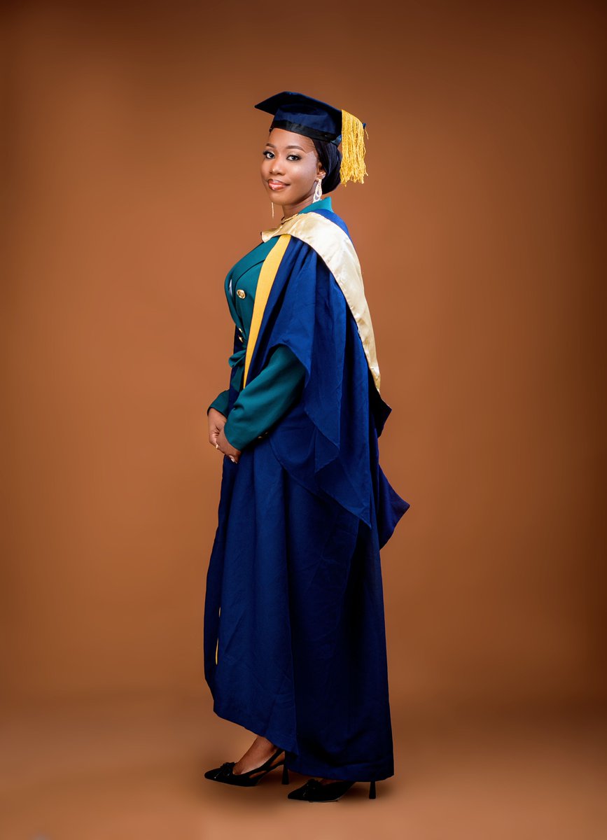 __rieyam's tweet photo. I personally would like to thank *me*
for getting to this point🎓🎓 https://t.co/k76QpNBaak