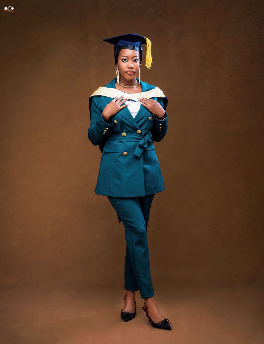 __rieyam's tweet photo. I personally would like to thank *me*
for getting to this point🎓🎓 https://t.co/k76QpNBaak