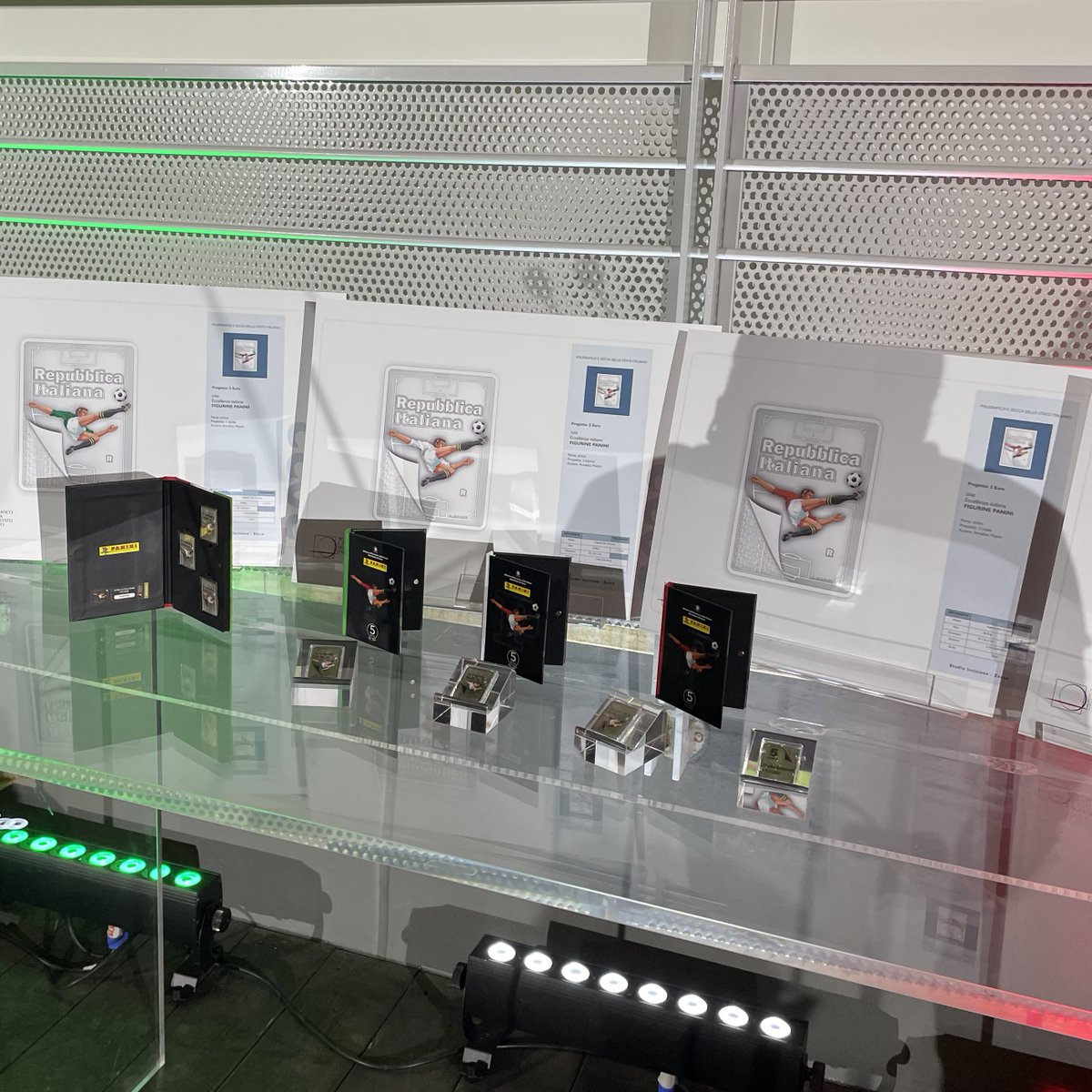 lucarallo's tweet photo. A seguito dell'emissione del #21settembre, @IPZS e @figurinepanini presentano oggi le monete #FigurinePanini 2022 della serie Eccellenze Italiane, nella sede del Museo della Zecca di Roma. Le monete saranno vendute singolarmente e in versione trittico. https://t.co/Uy59ClkFmQ