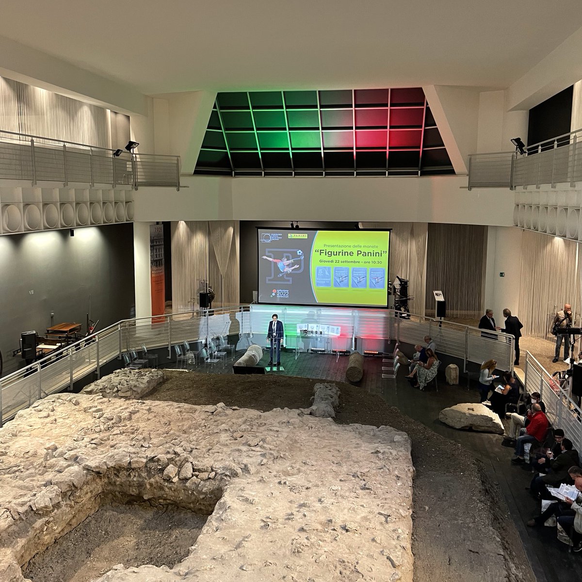 lucarallo's tweet photo. A seguito dell'emissione del #21settembre, @IPZS e @figurinepanini presentano oggi le monete #FigurinePanini 2022 della serie Eccellenze Italiane, nella sede del Museo della Zecca di Roma. Le monete saranno vendute singolarmente e in versione trittico. https://t.co/Uy59ClkFmQ