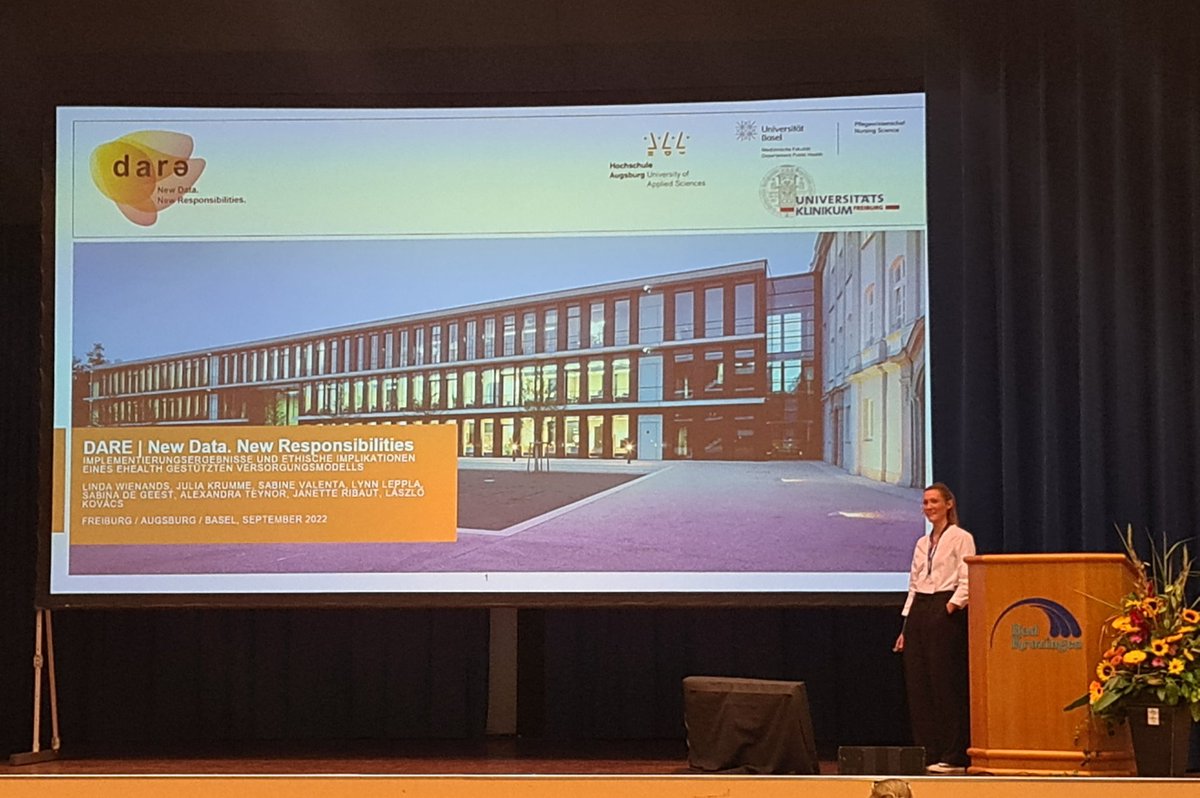 HSA_innolab's tweet photo. Zweiter Tag der Clusterkonferenz "Zukunft der Pflege": Linda Wienands berichtet über Ergebnisse aus dem DARE-Projekt  https://t.co/DPtBbiLYw4 https://t.co/hRa4KJrX1a