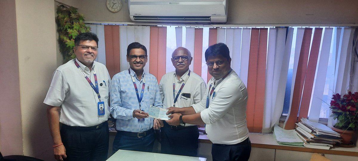 natureloversva1's tweet photo. Please to announce that SBI Officer Association has contributed for Drilling Machine to our Nature Lovers Vadodara and gave cheque today on 22 Sep 2022.. https://t.co/VbSkEuSv3k