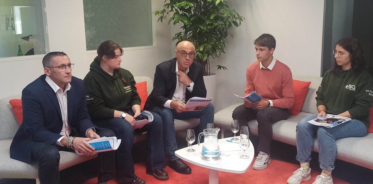 Une rentrée placée sous le signe de l'engagement à @Groupe_ESA pour contribuer à répondre aux #defis #agriculture #alimentation, enjeux géopolitiques majeurs 🌎