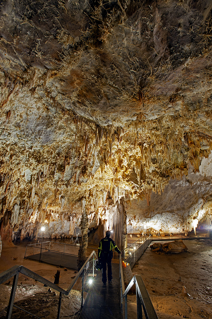arteviajarmoto's tweet photo. #THEBASQUEROUTE
AVM-EL ARTE DE VIAJAR EN MOTO EN EUSKADI
Cueva de Pozalagua en Valle de Carranza, joya subterránea que te fascinará.
Descúbrela en https://t.co/Wc4TVqbcs7
#elartedeviajarenmoto #AVM #VisitEuskadi #Bizkaia @visiteuskadi @visitbiscay @cuevapozalagua @MoterosEspana https://t.co/0Armu8jYw1