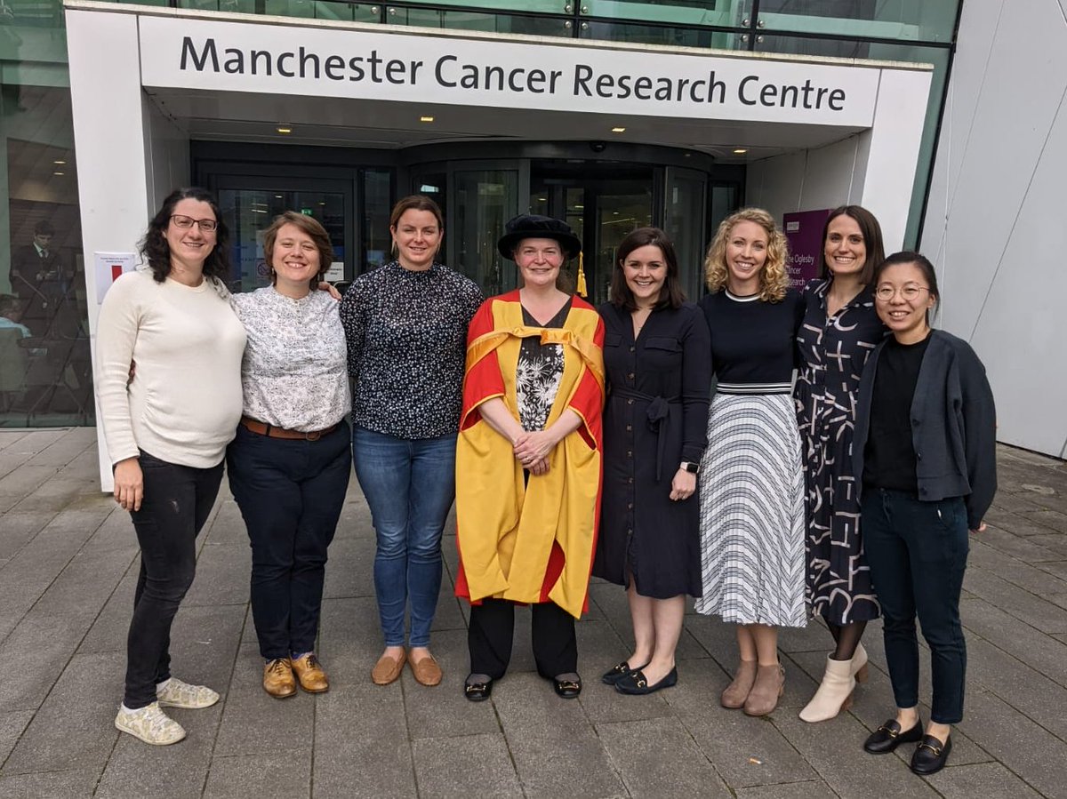 Was so proud to celebrate my professorial inaugural lecture with #TeamWomb @ECTeamSMH - delayed due to COVID, but certainly worth the wait. These are the professors of gynae oncology of the future! #WatchThisSpace #SuperStars @UoM_DCS @ManchesterBRC @MCRCnews @MFT_Research