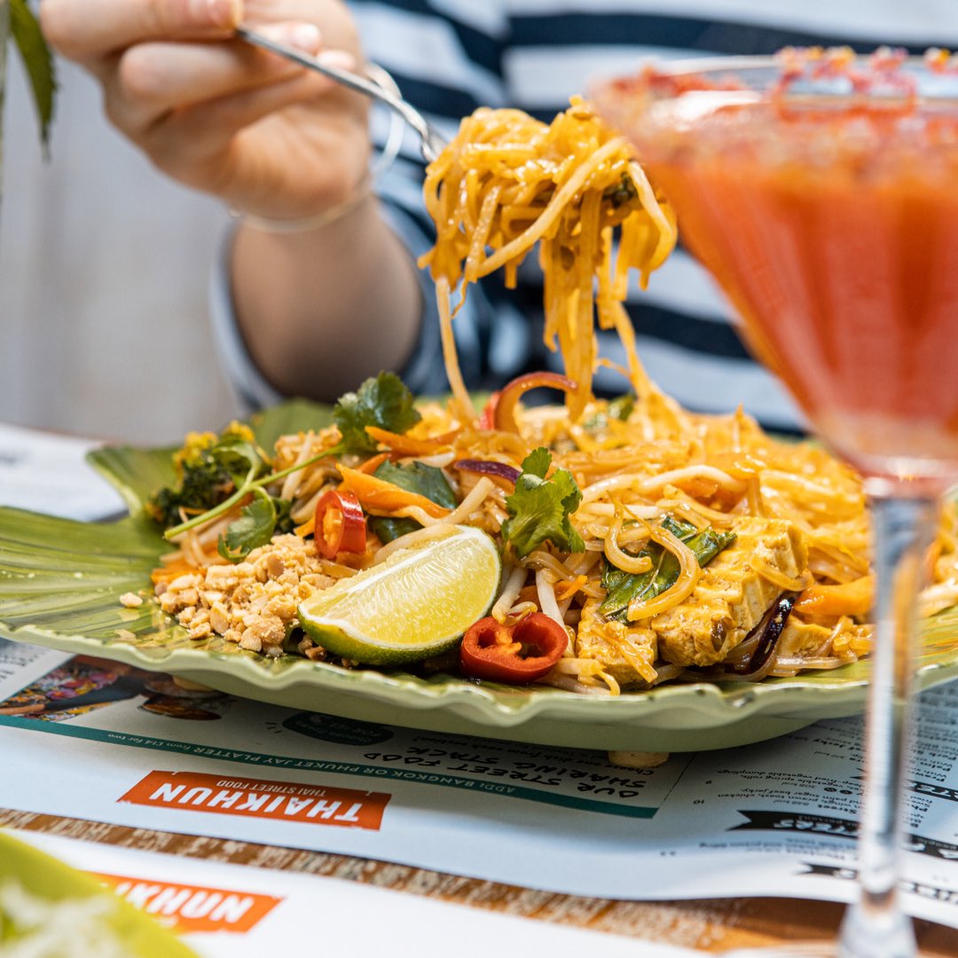 ⚠️Calling all students!⚠️ Free Pad Thai at Thaikhun Manchester Spinningfields today only #manchester #freshersweek #uniofmanchester 

thaikhun.co.uk/mcr