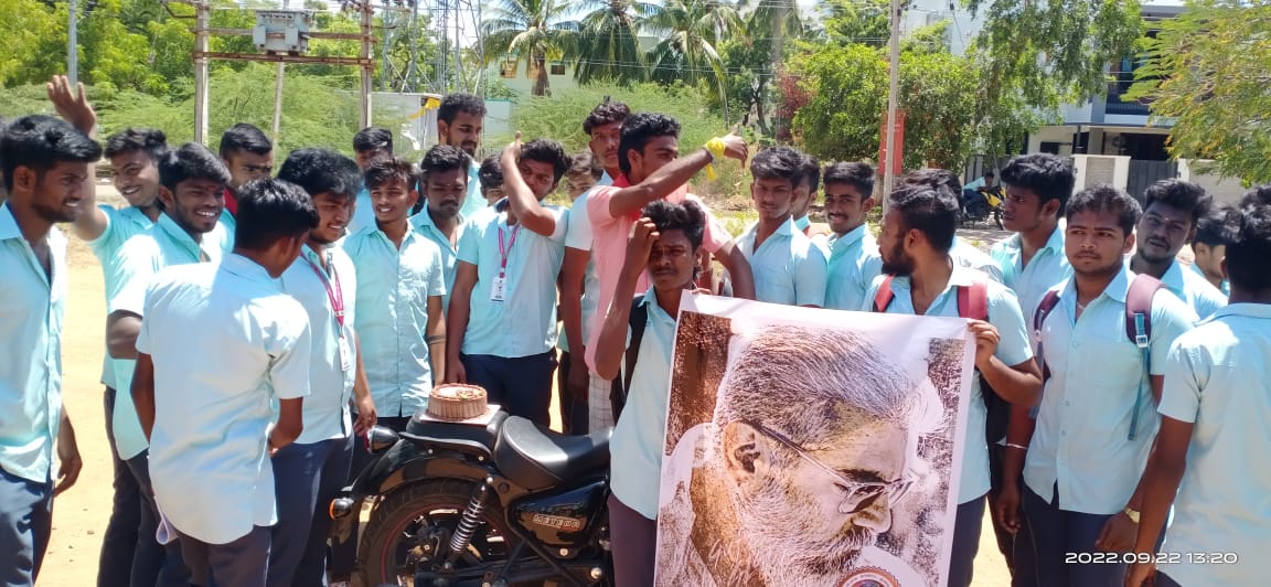 rameshlaus's tweet photo. #Thunivu 2nd Look Mass Celebration Done By Nellai #AK fans Team @TIRUNELVELI_AFC  Students Wing https://t.co/AAlFOHjlZm