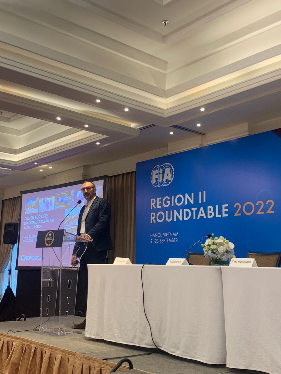 "Every child deserves a safe journey to and from school.#Love30 is the best way to drive down casualties and meet climate objectives," shares @saulbillingsley from <a href="/FIAFdn/">FIA Foundation</a> at the #FIARegionIIRoundtable2022.
#streetsforlife #CommitToAct #road #safety
