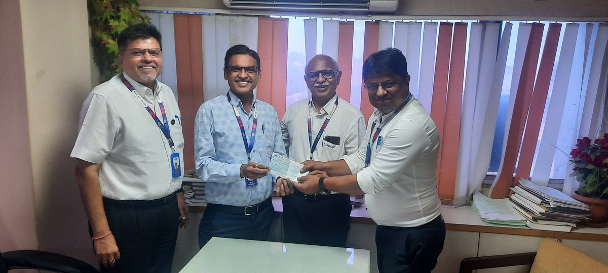 natureloversva1's tweet photo. Please to announce that SBI Officer Association has contributed for Drilling Machine to our Nature Lovers Vadodara and gave cheque today on 22 Sep 2022.. https://t.co/VbSkEuSv3k