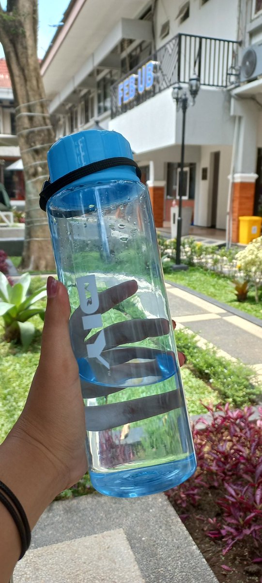 zycalira's tweet photo. tau ga si tementemennn, aku aja udah ngajak semuaaaa orang terdekat ku untuk saling semangat kurangi plastik @Satu_Indonesia #SemangatSalingBantu https://t.co/ogQ6gqHOe4