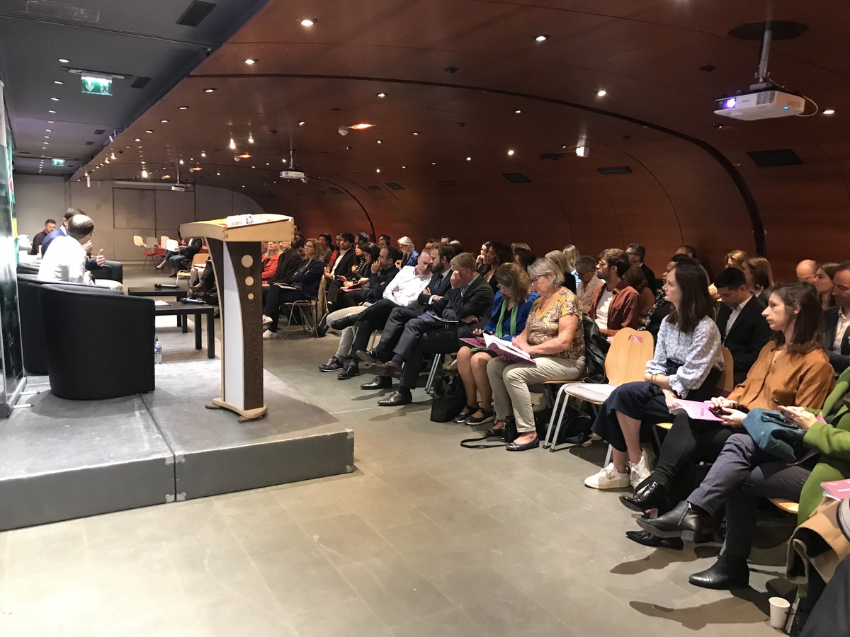 #Endirect I <a href="/AlexandreViros/">Alexandre Viros</a> est revenu sur l'importance de considérer la formation comme un investissement et non comme un coût lors de la table ronde de l'Observatoire de l'alternance aux côtés d'Antoine Foucher et de <a href="/HinnekintYves/">Yves Hinnekint</a>. #alternance