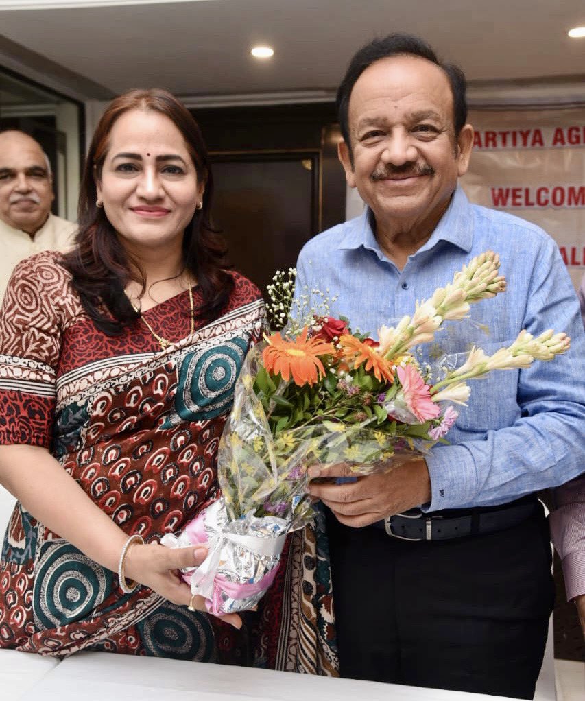 SummanRAgrawal's tweet photo. Met Ex Union Minister &amp; Chairman WHO Dr.Harshavardhan Agrawal at Mumbai https://t.co/hnYbDpozKA
