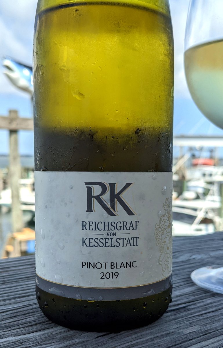 DestLen's tweet photo. September Wines - Germany
Weingut Reichsgraf von Kesselstatt RK Pinot Blanc -  Mosel, Schlossgut Marienlay, Morscheid, Germany 
 Aromas of fresh grapes and and blossoms. While dry and lean, it has flavors of zesty citrus, pear and lemon flavors as well as minerally.  Recommended https://t.co/mAzYqMijWU