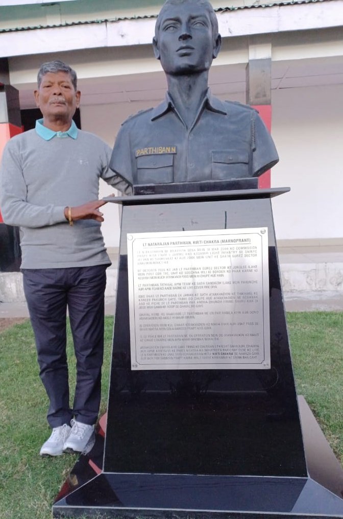 DtPushpaAnand's tweet photo. Dad with Parthi.. Lt. Parthiban KC (P)  i mean parthi's bust, nice to see the Citation in Roman Hindi for the first time (atleast for me) somewhere in the paradise called J &amp; K #forever23 #LtParthibankc #foreveryoung #kalaban #OTA #JammuandKashmir #JammuKashmir #Kashmir #Gurez https://t.co/xwbpFwLNZd