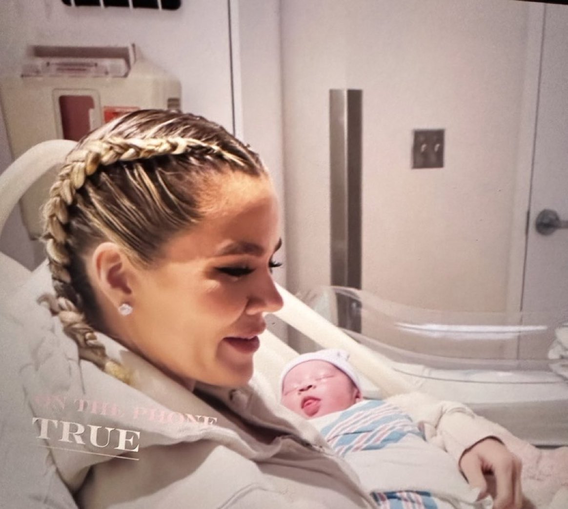 kdashbrasil's tweet photo. Crying from start to finish... I love you guys💙🥺

#TheKardashians  🇧🇷 https://t.co/SV5byAEDaI