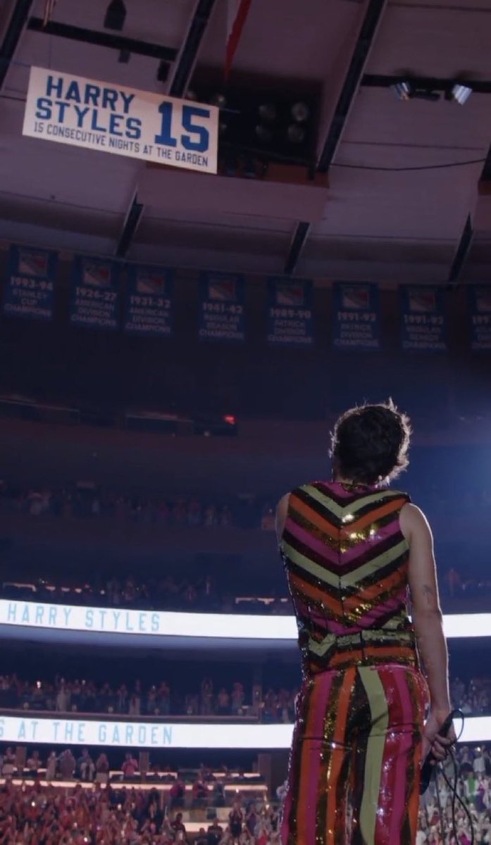 HStylesItalia's tweet photo. “Ogni volta che tornerete al Madison Square Garden e vedrete il banner, ricordatevi che è lì grazie a voi, è nostro! Grazie mille.”❤️ https://t.co/Tw4tXIZUe4