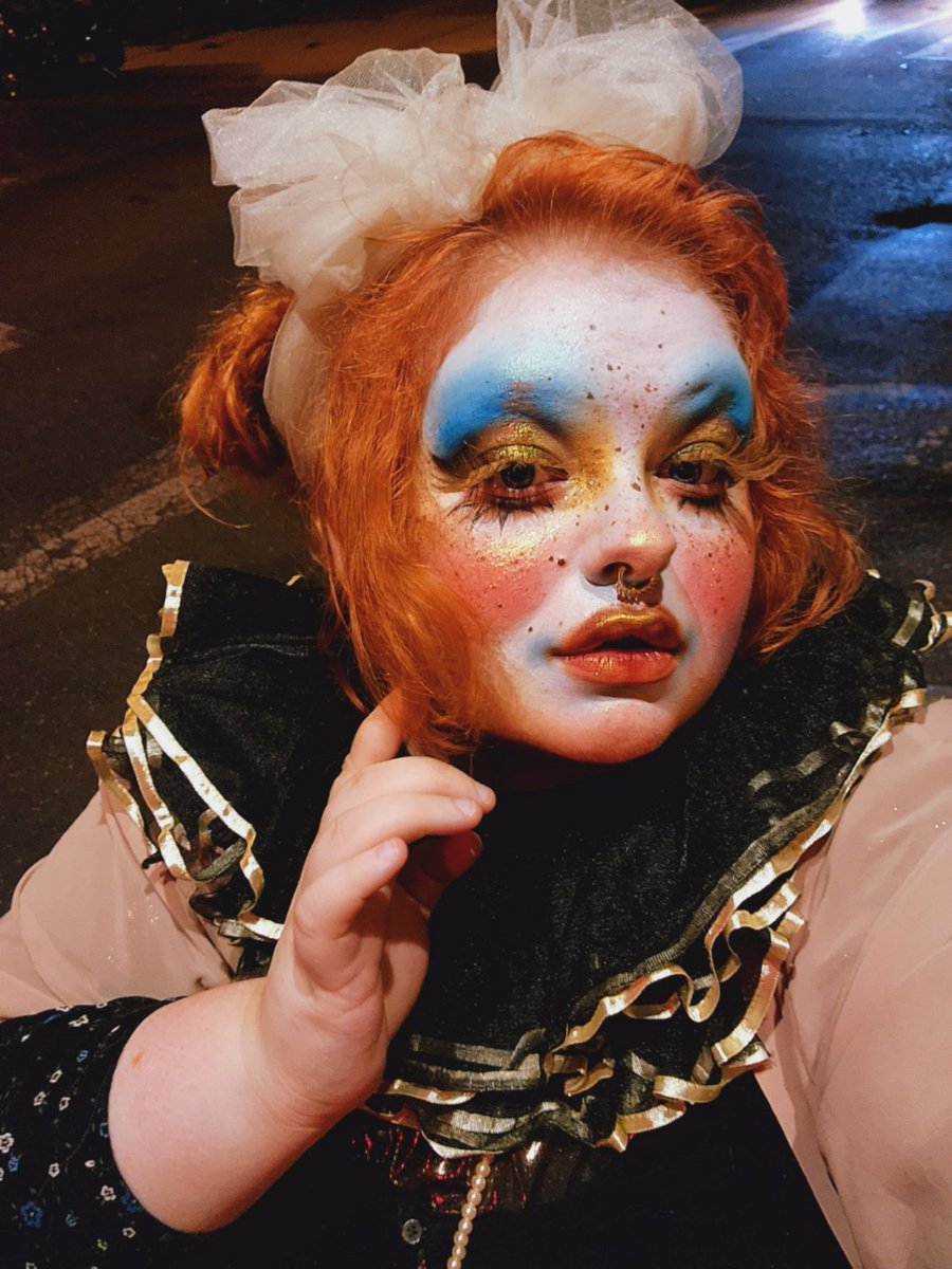 Porcelainette's tweet photo. Welp i put on cool makeup and left my house, today!!! everyone clap!!!! https://t.co/0iwSlK2Ssl