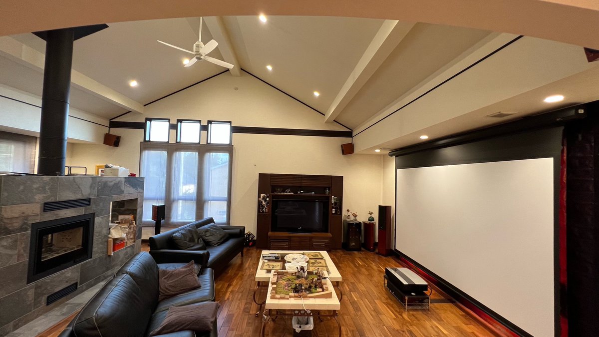 EliteScreensJ's tweet photo. 使用事例、このサイズで見る映画は本当最高です。
#135インチ では、Dolby Atmosの迫力は別次元に感じます。
超短焦点対応スクリーンは迷わず #エリートスクリーン 
にする事をおすすめします。コスパ、設置性、品質、操作性全てで満足出来る事。
#XGIMIAURA
#超短焦点プロジェクー
#SKT135UWH2E12 https://t.co/0C1ZqLeCcg