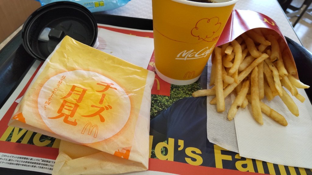 hoshi_pearl's tweet photo. 久しぶりに食べるマックはうまい♪
幸せ😍 https://t.co/s36ZWrzOLS