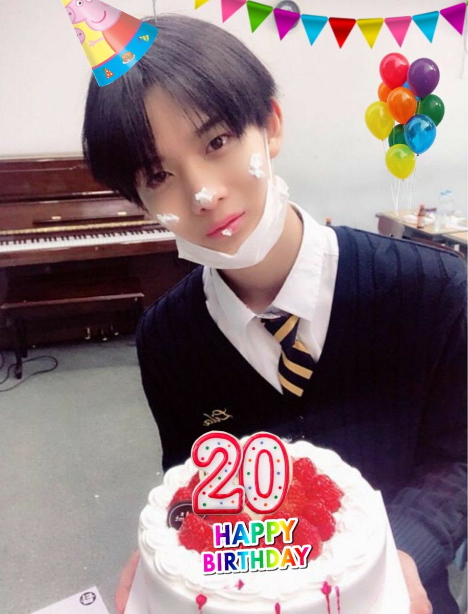bxsunset's tweet photo. mi sol mi luna mi estrella mi hermana mi amiga mi compañera de lokuras y esquizo por los gordos(cix) feliz cumpleaños te deseo felicidad, muchas pc de baejin, una novia como joy y salud en tu vida!! te kiero muchito te mereces lo mejor @reveIismo a soplar la vela

#LUZDAY <3 https://t.co/3SK54cExQy