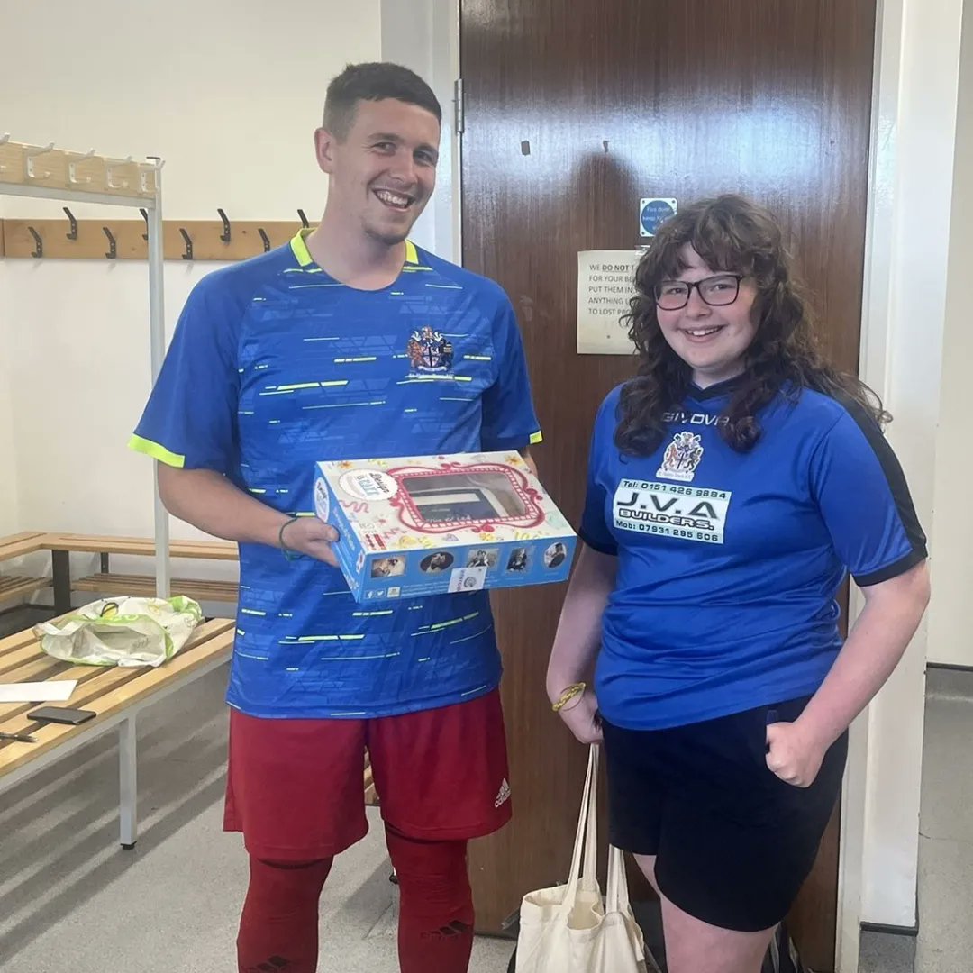 MCphotography07's tweet photo. AAARRRRGGGHHHH 4 years ago today I was having my first town birthday my god how time flies vs my most up to date town birthday 💙✨😌💪well anyways happy birthday to me xxxx❤️❤️❤️
@sthelenstownfc @dannylomax7 @CiaranLea xxx ❤️🐐💙
#townforever https://t.co/7zvV9SI8bE