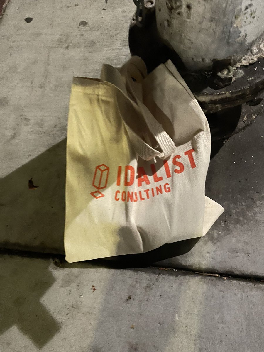 sashamilam's tweet photo. Found outside my apartment, mine now! #swagswagswag https://t.co/P01xd0iO13