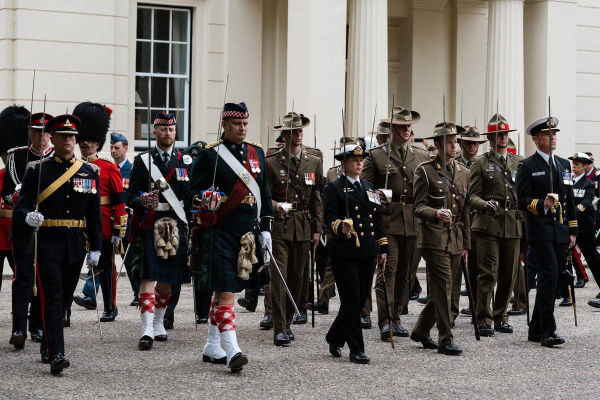 ChiefAusArmy's tweet photo. Today we remember the extraordinary life of The Queen – her life of devoted, tireless service is an example for us all.
 
I have been especially proud to see #YourADF contribute to commemorations in London and Australia this week, alongside our British and Commonwealth partners. https://t.co/G5dcsZ2a4P