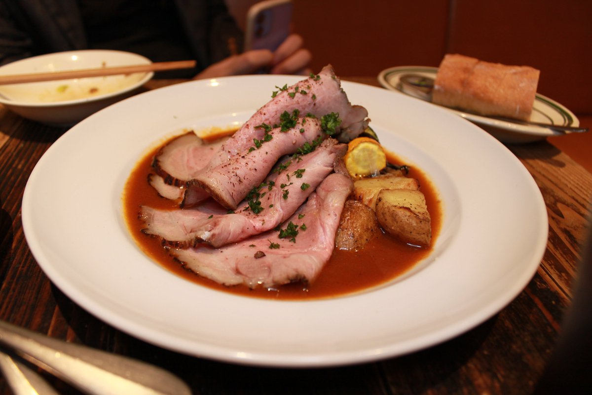 iscf98's tweet photo. #Lunchtime #withAngel #人形町 BARRIOさんで、天使とランチ。パエリアとローストビーフ、楽しくおいしくいただきました。 https://t.co/f8waGyE036
