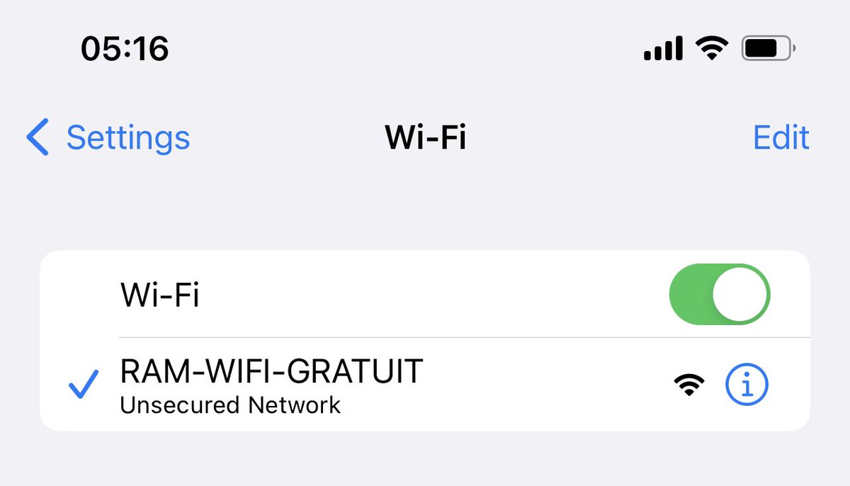 SophieChavanel's tweet photo. Ouh! Wifi gratuit l'aéroport de N'Djili. 🇨🇩 https://t.co/OohSbpPUte