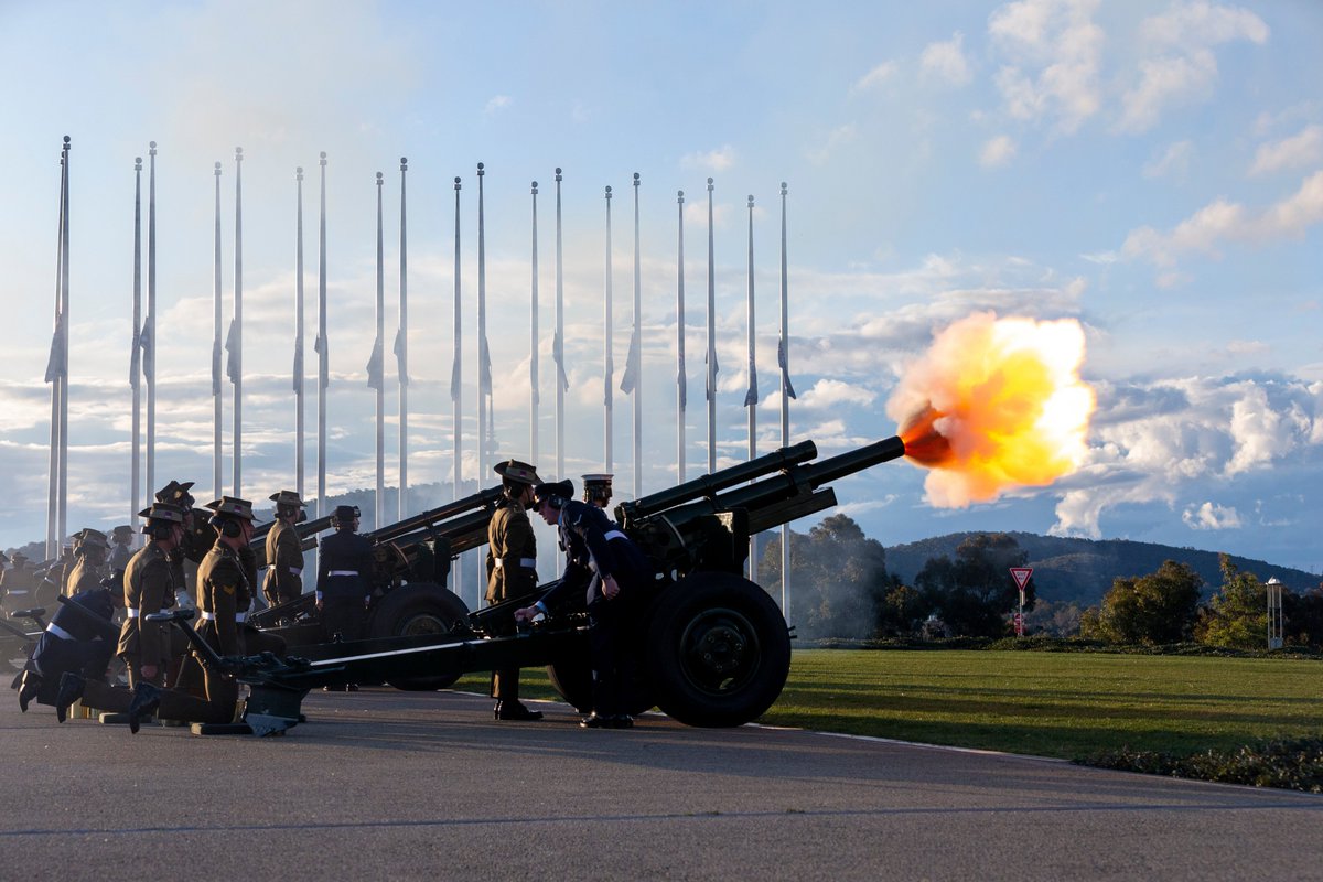 ChiefAusArmy's tweet photo. Today we remember the extraordinary life of The Queen – her life of devoted, tireless service is an example for us all.
 
I have been especially proud to see #YourADF contribute to commemorations in London and Australia this week, alongside our British and Commonwealth partners. https://t.co/G5dcsZ2a4P