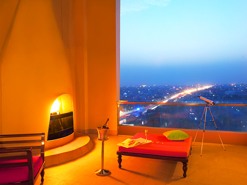 hyattregencyasr's tweet photo. Gaze the city's beauty from the suite terrace, the best amongst the rest benefit you get with the suite.
#RegencySuite #FamilyVacation #Vacation GoldenCity #HyattRegencyAmritsar #HyattRegency #Amritsar #WorldOfHyatt #Hyatt #SafetyFirstWellbeingAlways https://t.co/phzfHnD214