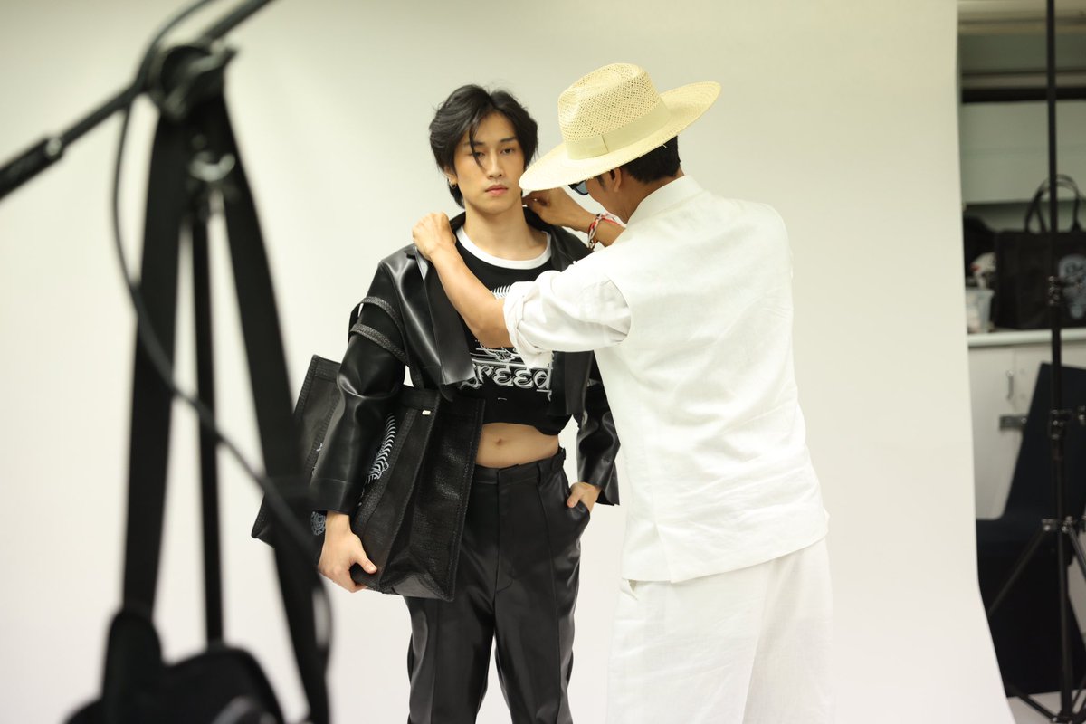 issuethailand's tweet photo. Backstage at a Fashion Show
ISSUE presented by TAT
#issuethailand
#issueaw22
#BIFW2022
#ONESIAM #ONESIAMSuperApp #ONESIAMApplication #AGlobalDestination #ExtraordinaryExperiences #SiamParagon
#ISSUETHAILANDxBeOnCloud https://t.co/xCE5MAq2HN