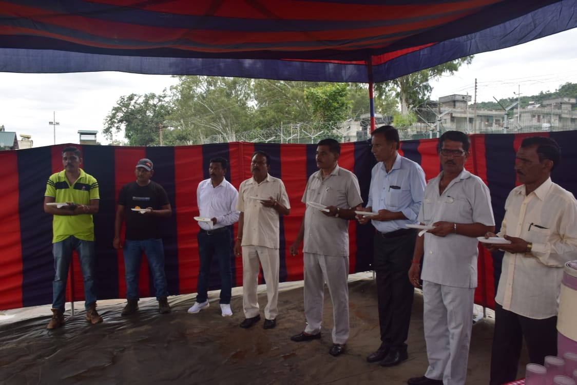 prodefencejammu's tweet photo. #ArsenalsBrigade of the #RisingStarCorps organised an interaction with veterans at #Basoli military Stn, followed by flagging off a party to interact &amp; connect with other Gunner Veterans living in remote areas of Bilawar &amp; Bani(J&amp;K) in the run-up to #GunnersDay.

@adgpi
@DIAV20 https://t.co/dbk3beKgP2