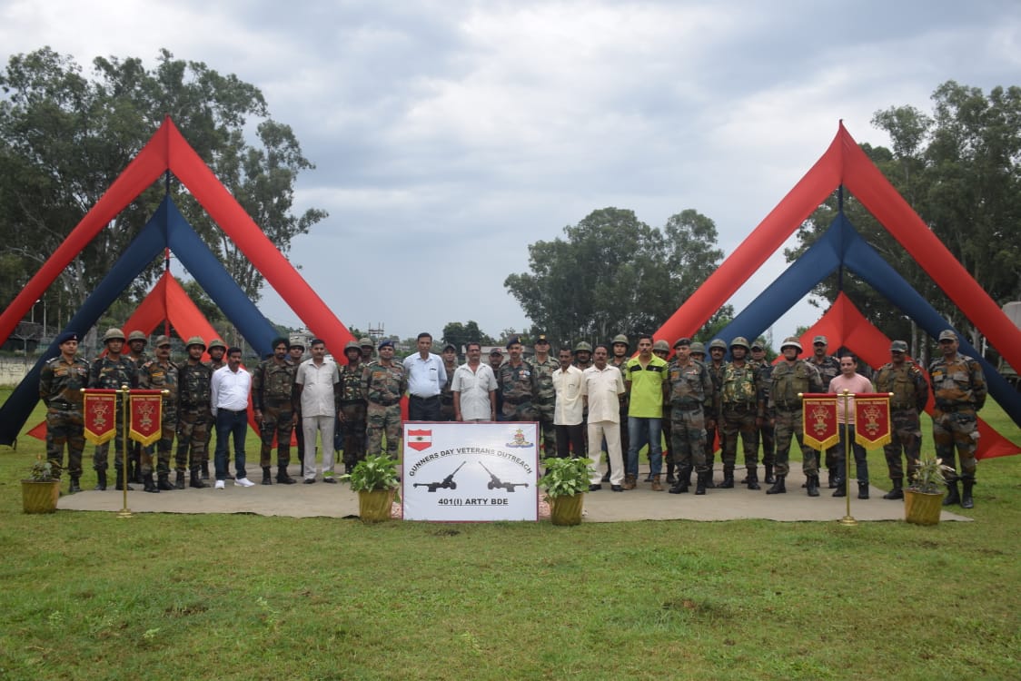 prodefencejammu's tweet photo. #ArsenalsBrigade of the #RisingStarCorps organised an interaction with veterans at #Basoli military Stn, followed by flagging off a party to interact &amp; connect with other Gunner Veterans living in remote areas of Bilawar &amp; Bani(J&amp;K) in the run-up to #GunnersDay.

@adgpi
@DIAV20 https://t.co/dbk3beKgP2